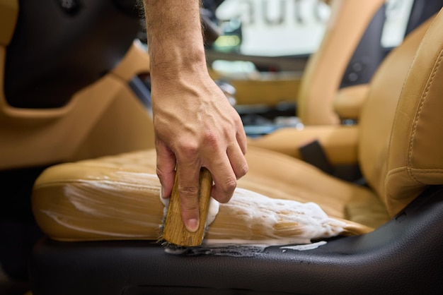 Co warto wiedzieć co do czyszczenia tapicerki samochodowej?