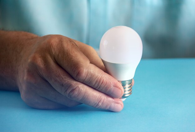 Ile lumenów daje żarówka 60W i jak to wpływa na oświetlenie?