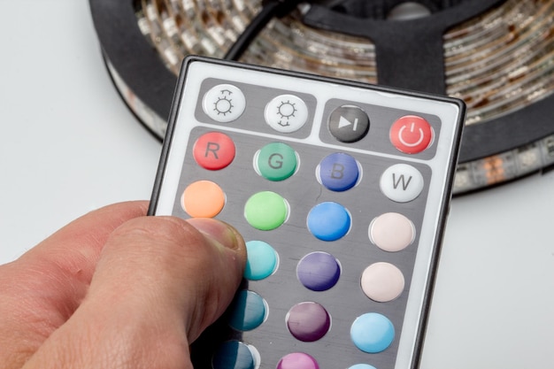 Jak działa ściemniacz światła i dlaczego warto go mieć?