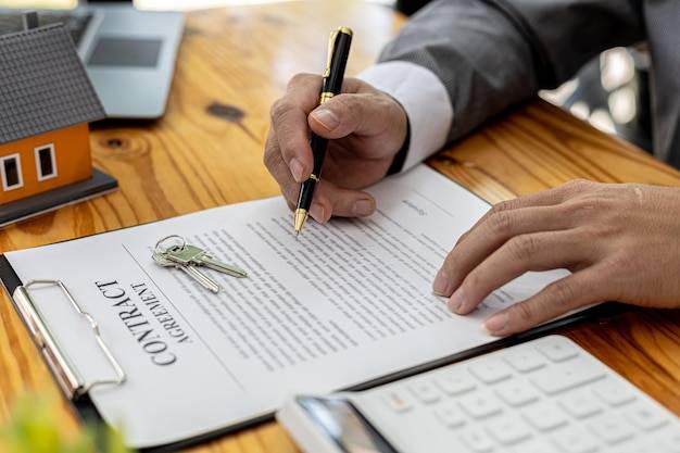 Ile kosztuje założenie księgi wieczystej u notariusza i co na to wpływa?