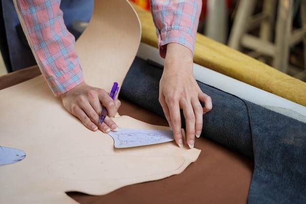 Jak samemu obić wersalkę i odświeżyć wnętrze?