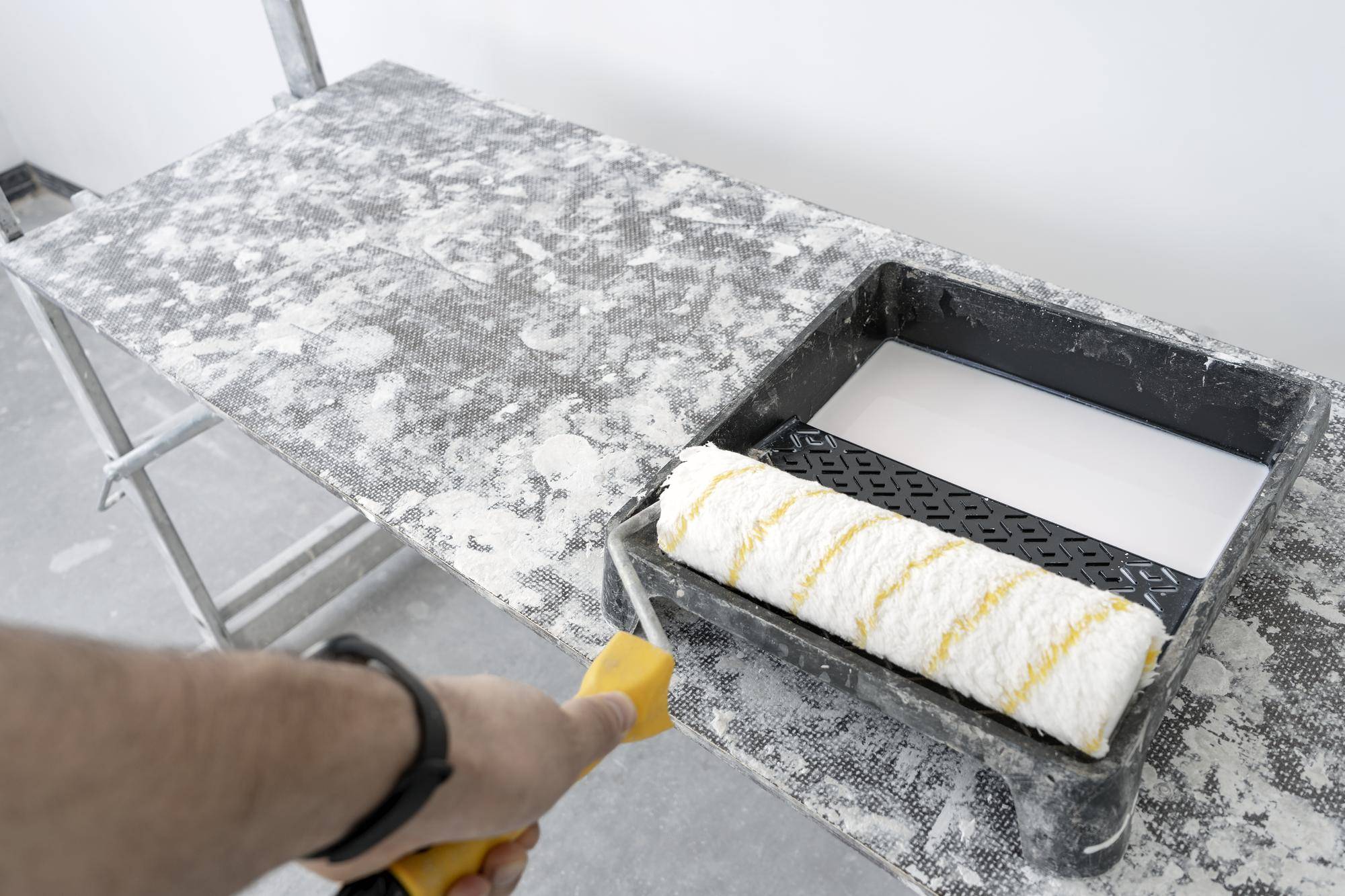 Jaka farba do malowania płytek ceramicznych sprawdzi się najlepiej?